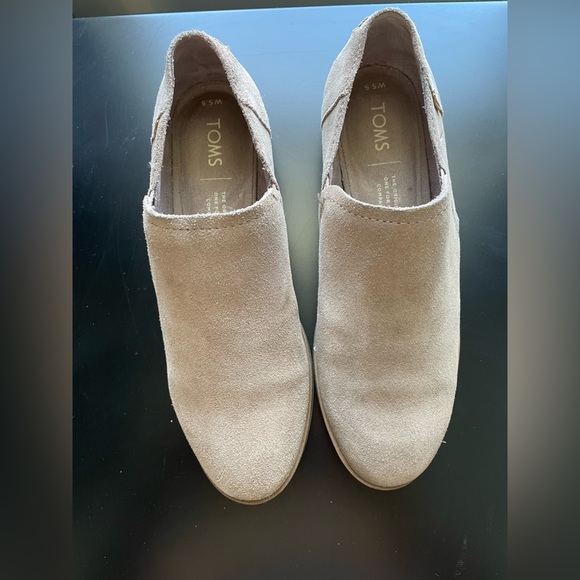 Women’s size 5.5 Toms Shaye Low taupe gray suede - Picture 6 of 6